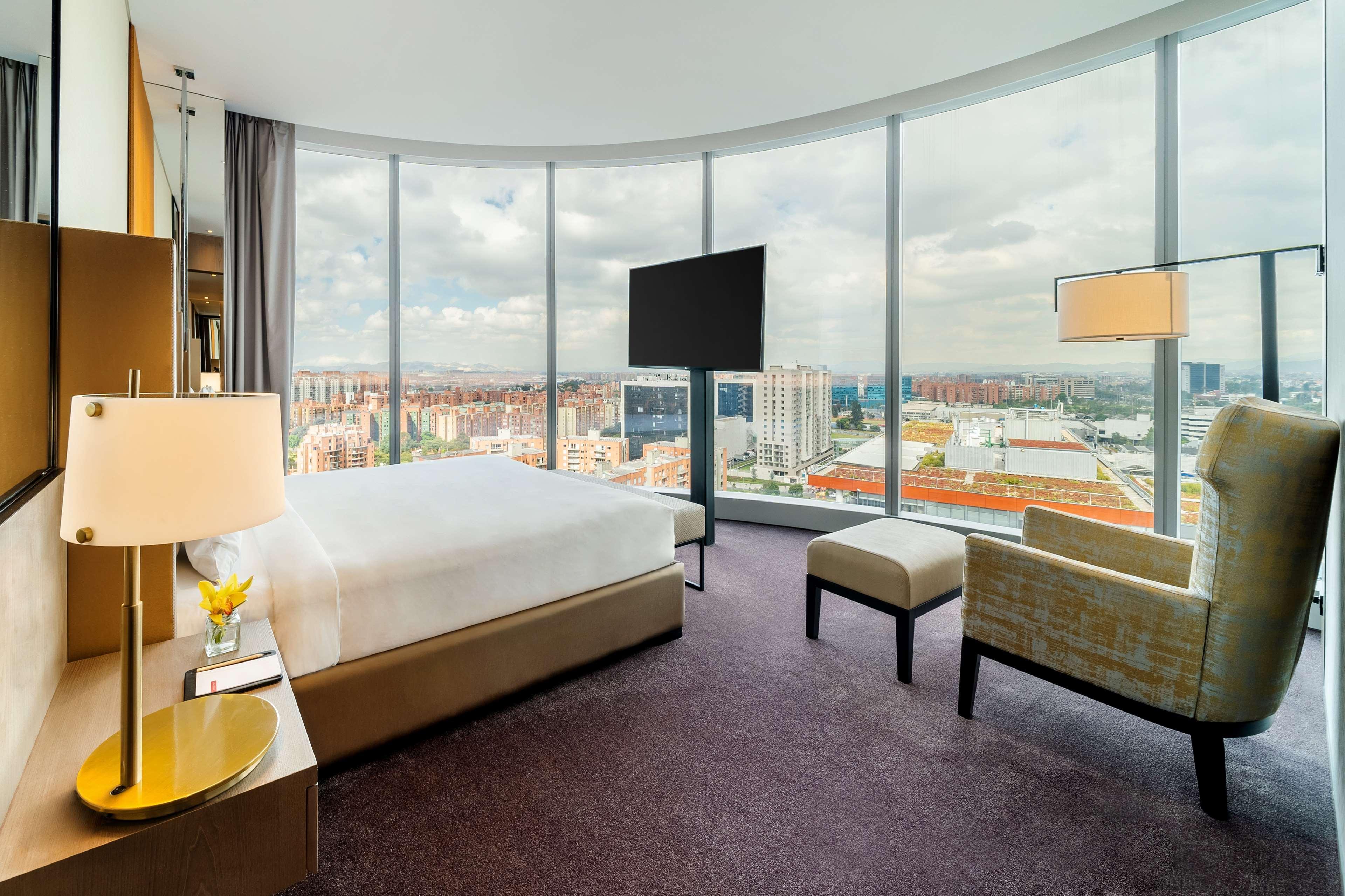 Grand Hyatt Bogota Hotel Exterior foto A bedroom at the hotel