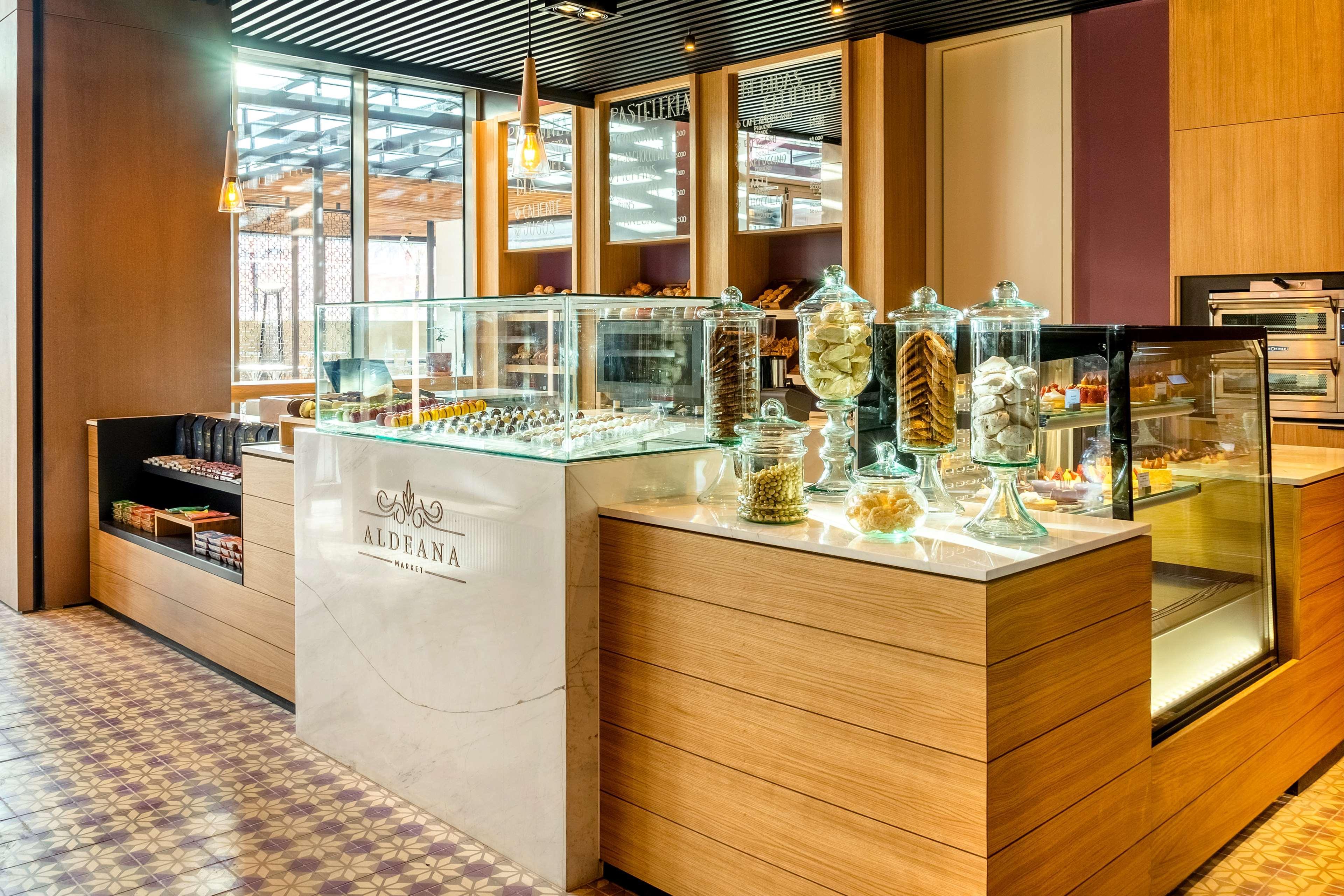 Grand Hyatt Bogota Hotel Exterior foto A display of chocolates at a shop in Dubai