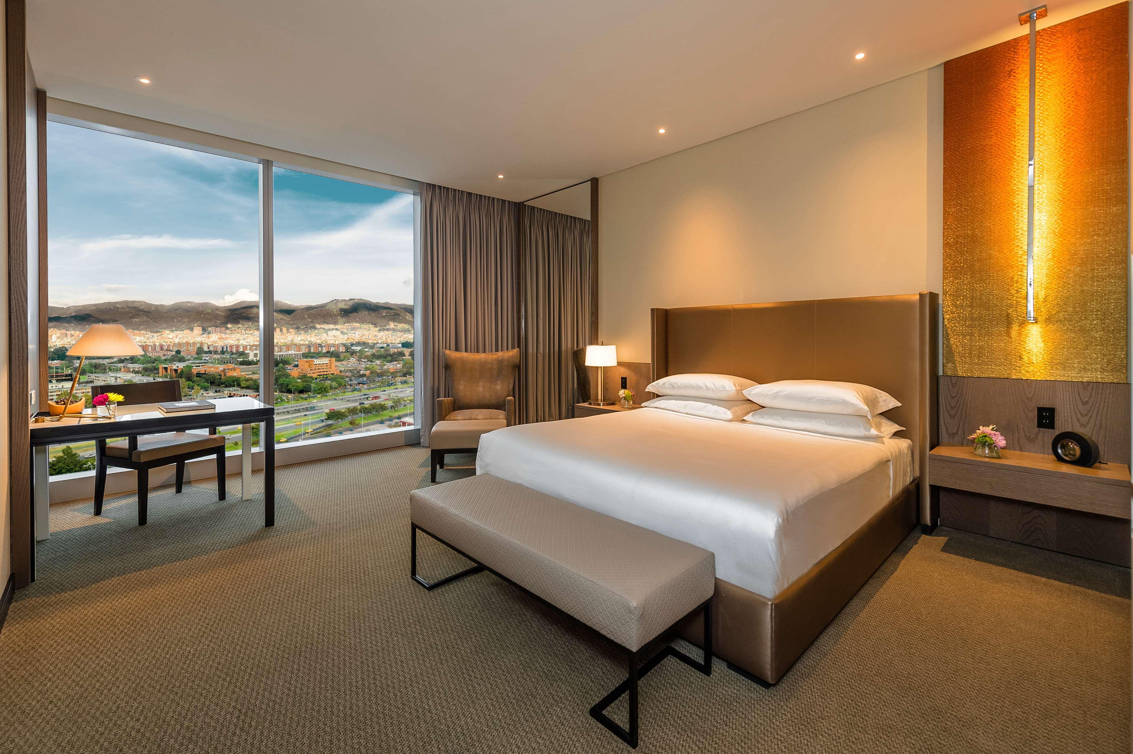 Grand Hyatt Bogota Hotel Exterior foto A bedroom at the hotel