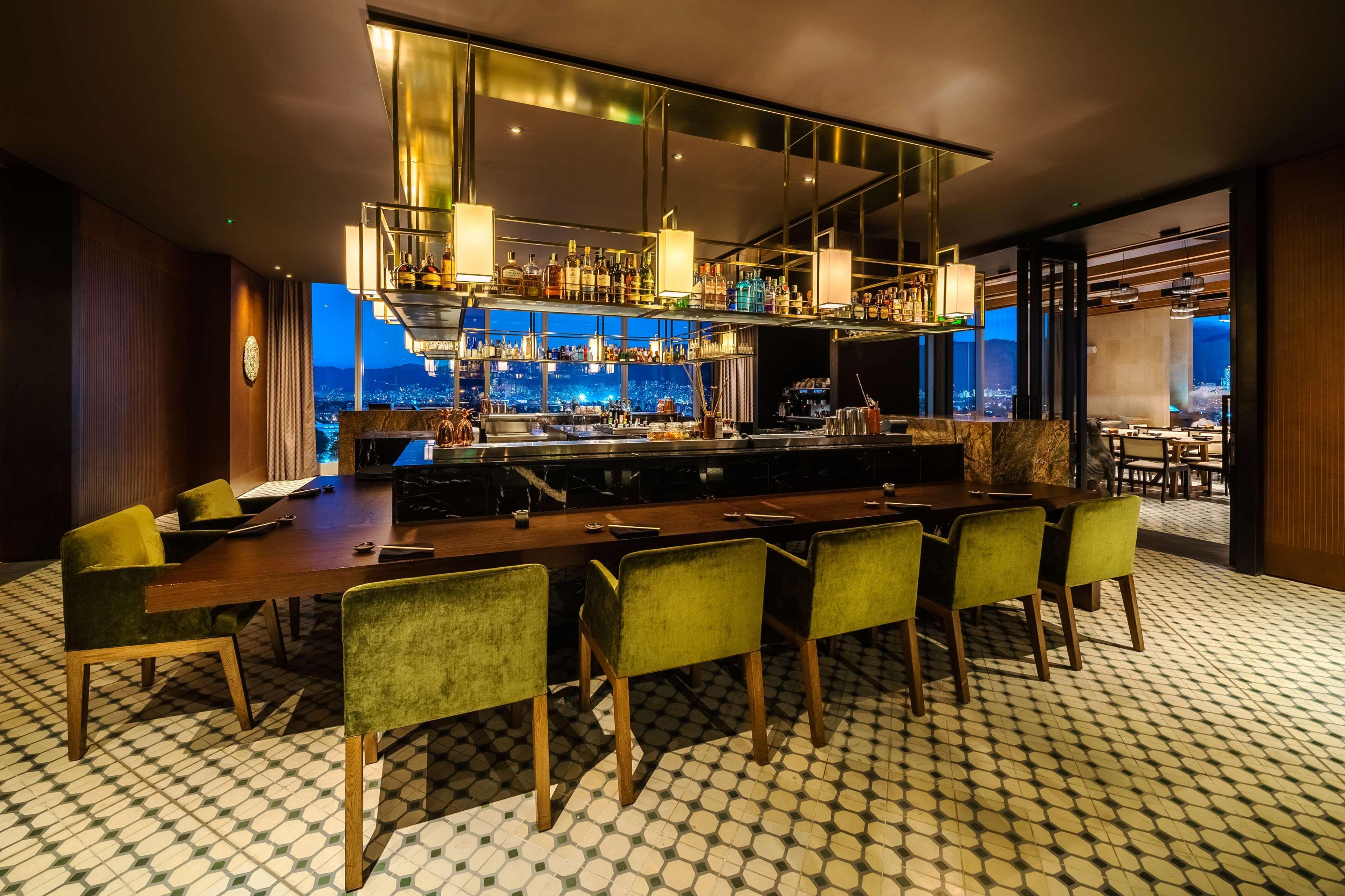 Grand Hyatt Bogota Hotel Exterior foto The bar at the 360° Sky Lounge