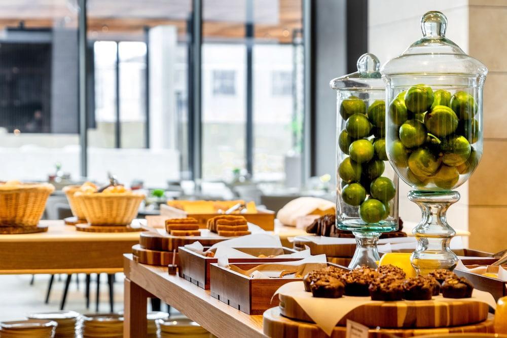 Grand Hyatt Bogota Hotel Exterior foto A buffet at a hotel
